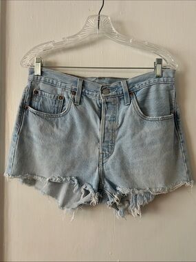 Levi’s Light Wash Denim Cutoff Shorts - Casual Summer Women’s Shorts